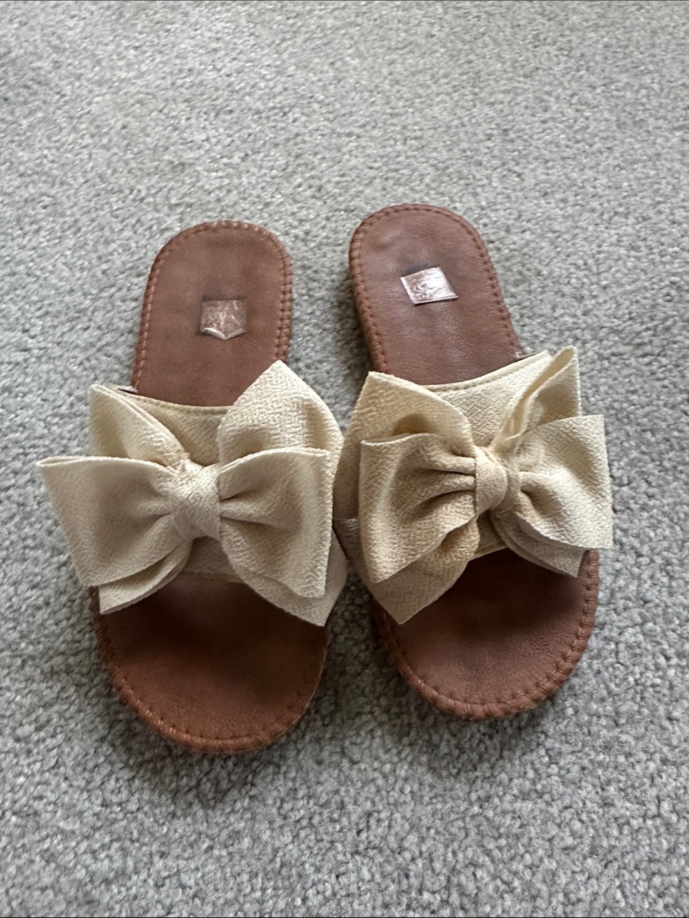 Bow-Accent Slide Sandals for Women - Cream